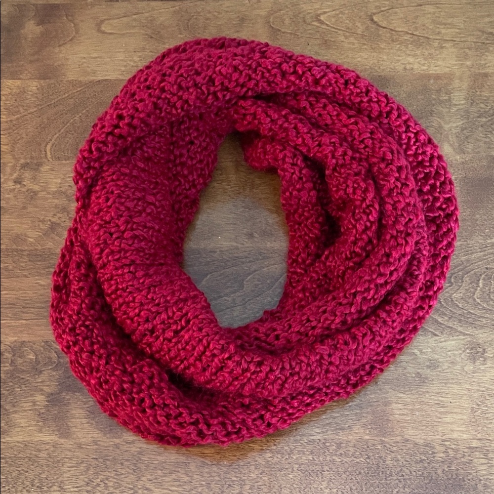 New handmade knitted cowl scarf